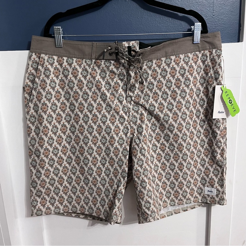 Katin Men’s Nomad Hybrid Swim Trunk Silver Birch Size 36 NWT